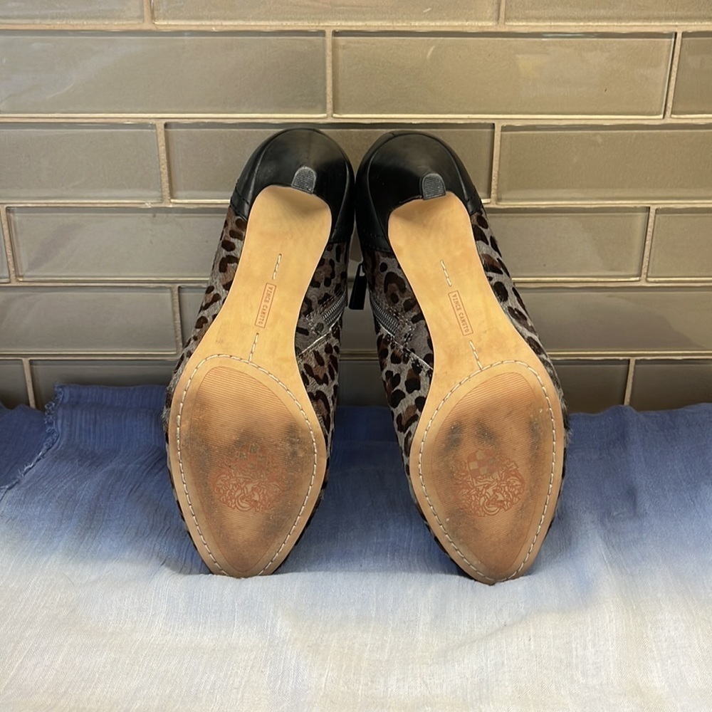 Vince Camuto Animal Print Calf hair Booties Sz 8 - Picture 13 of 13